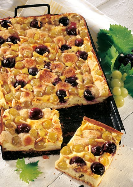 Trauben-Topfenkuchen mit Streuseln
